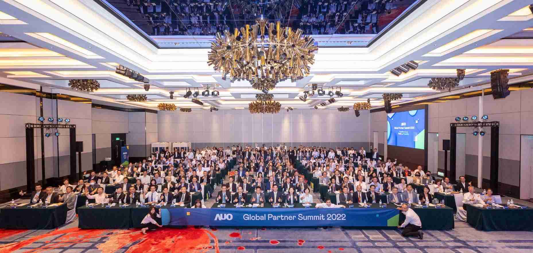 友達推動「安心、、創新、、用心、、、同心、、盡心」五星職旅，，，，為菲籍員工打造全方位照護，，，首度贏得「人權實踐與發展領袖獎」殊榮